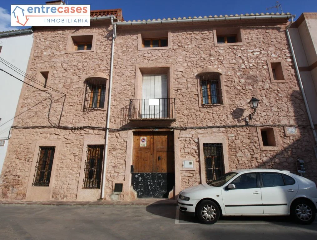 Spacious Faura house, 633 m² built