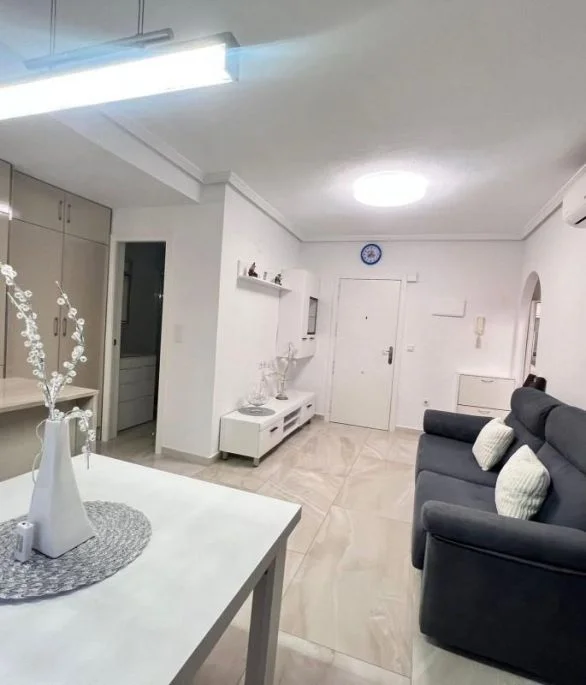Ático reformado en Torrevieja, 2 dormitorios