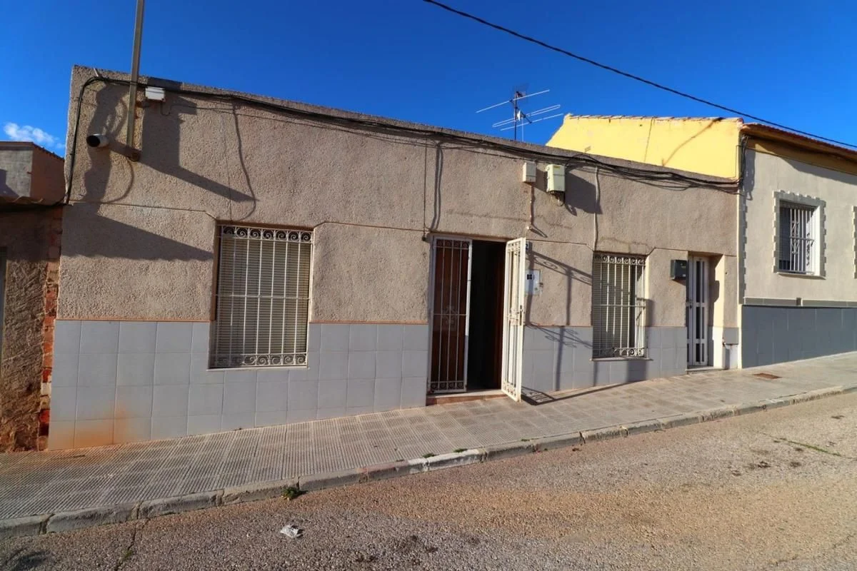Bungalow para reformar en Benijófar, cuatro dormitorios