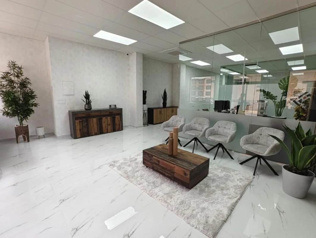 Reformed 110 m² commercial unit