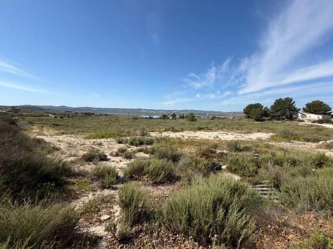 Large rural plot near Torremendo reservoir