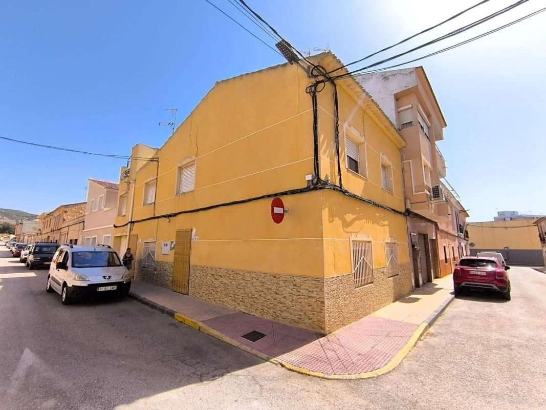 Two-apartment villa in Pinoso, restoration