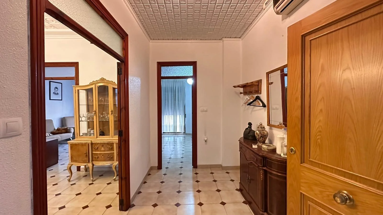 Spacious L’Alcúdia house, five bedrooms