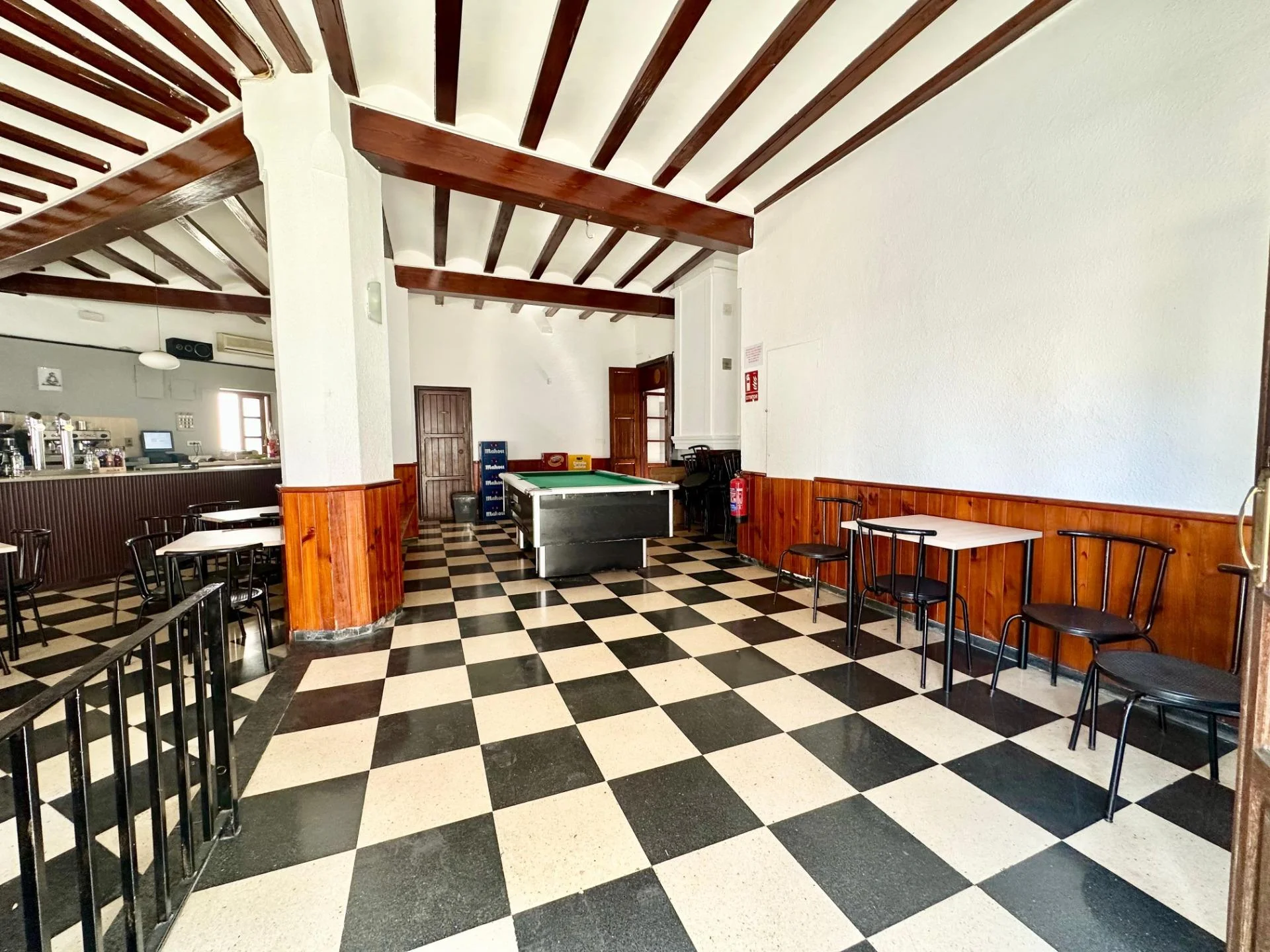 Casa en Manuel con bar e ingresos potenciales