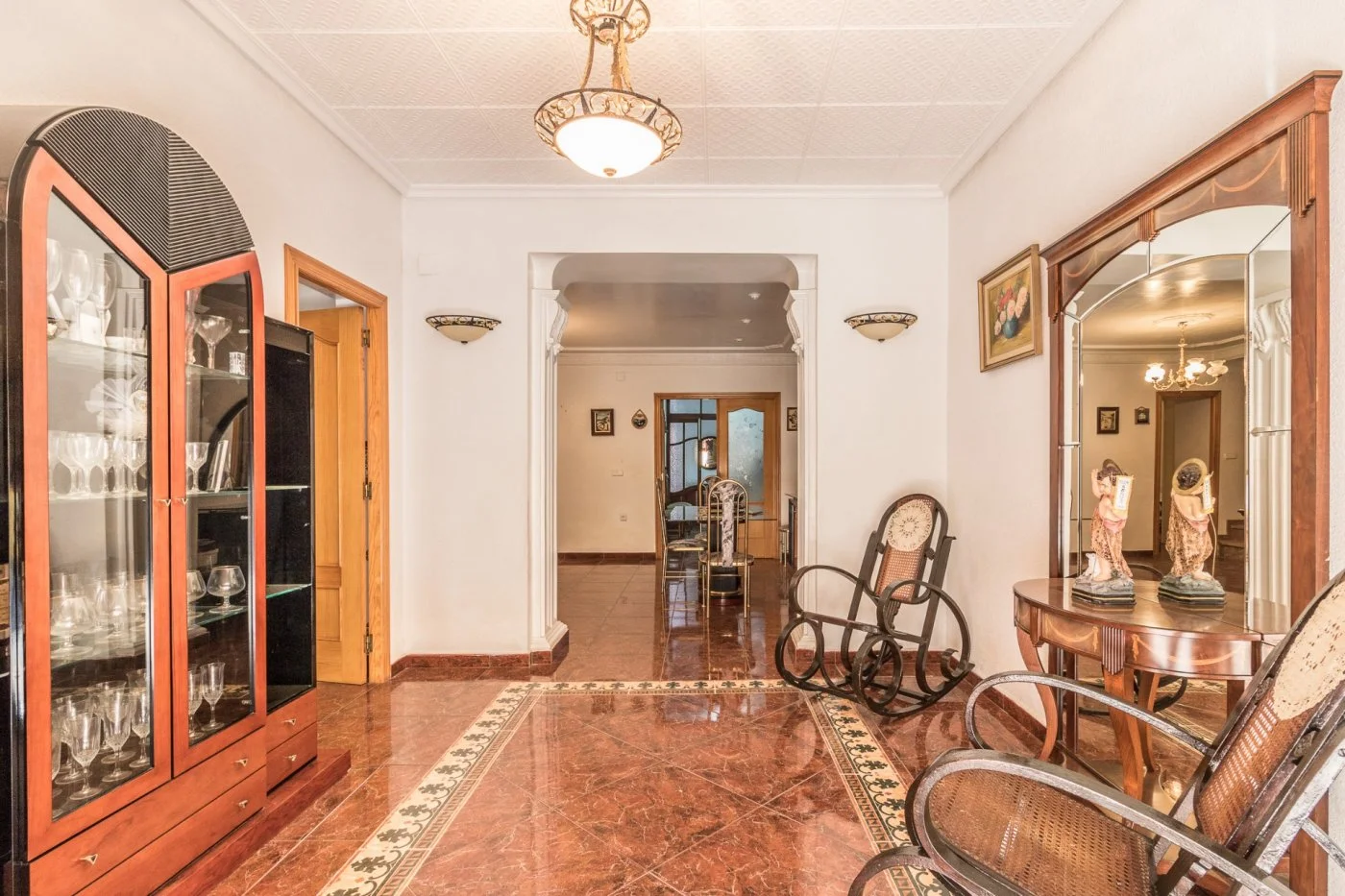Large village house with renovation potential