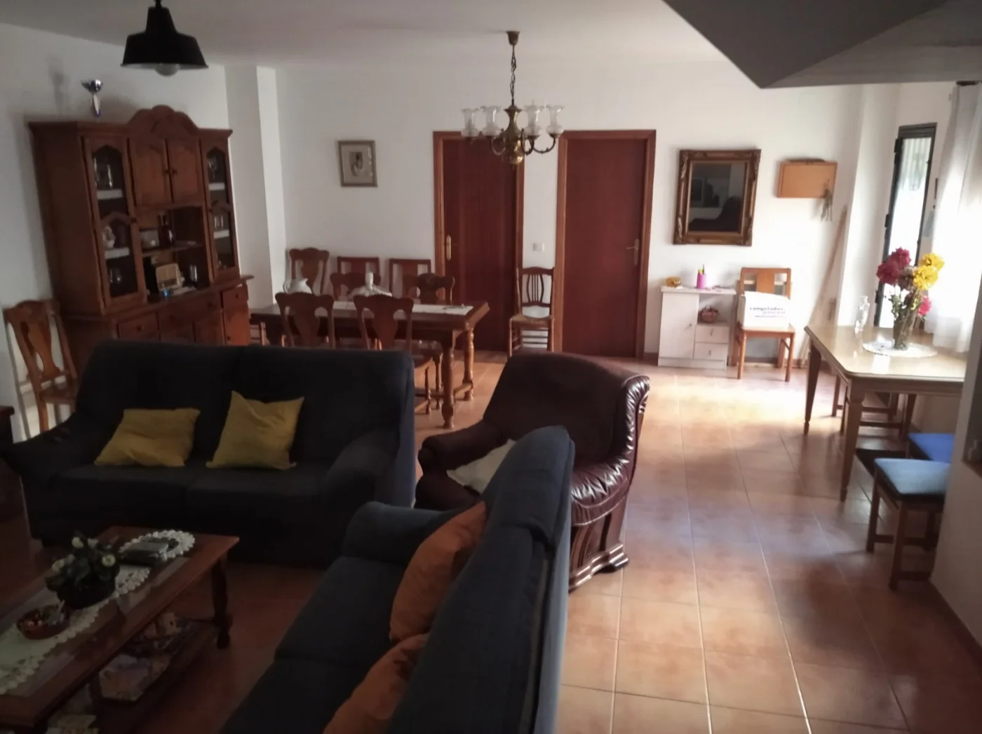 Casa amplia en Cofrentes, seis dormitorios