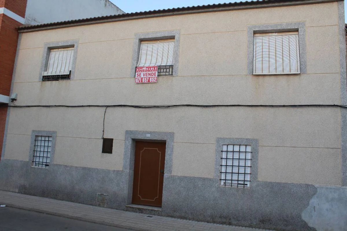 Large townhouse with 7 bedrooms