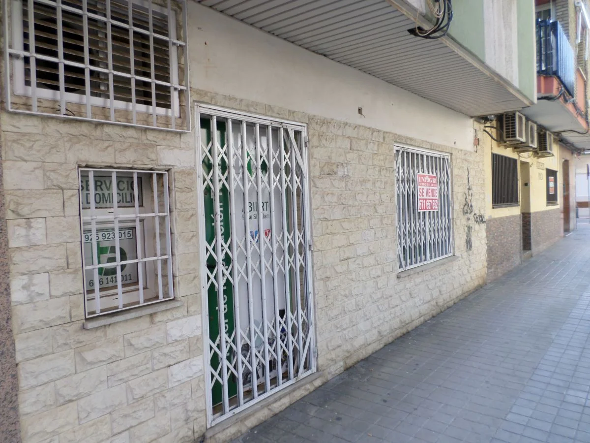 Street-front commercial unit, 60 m²