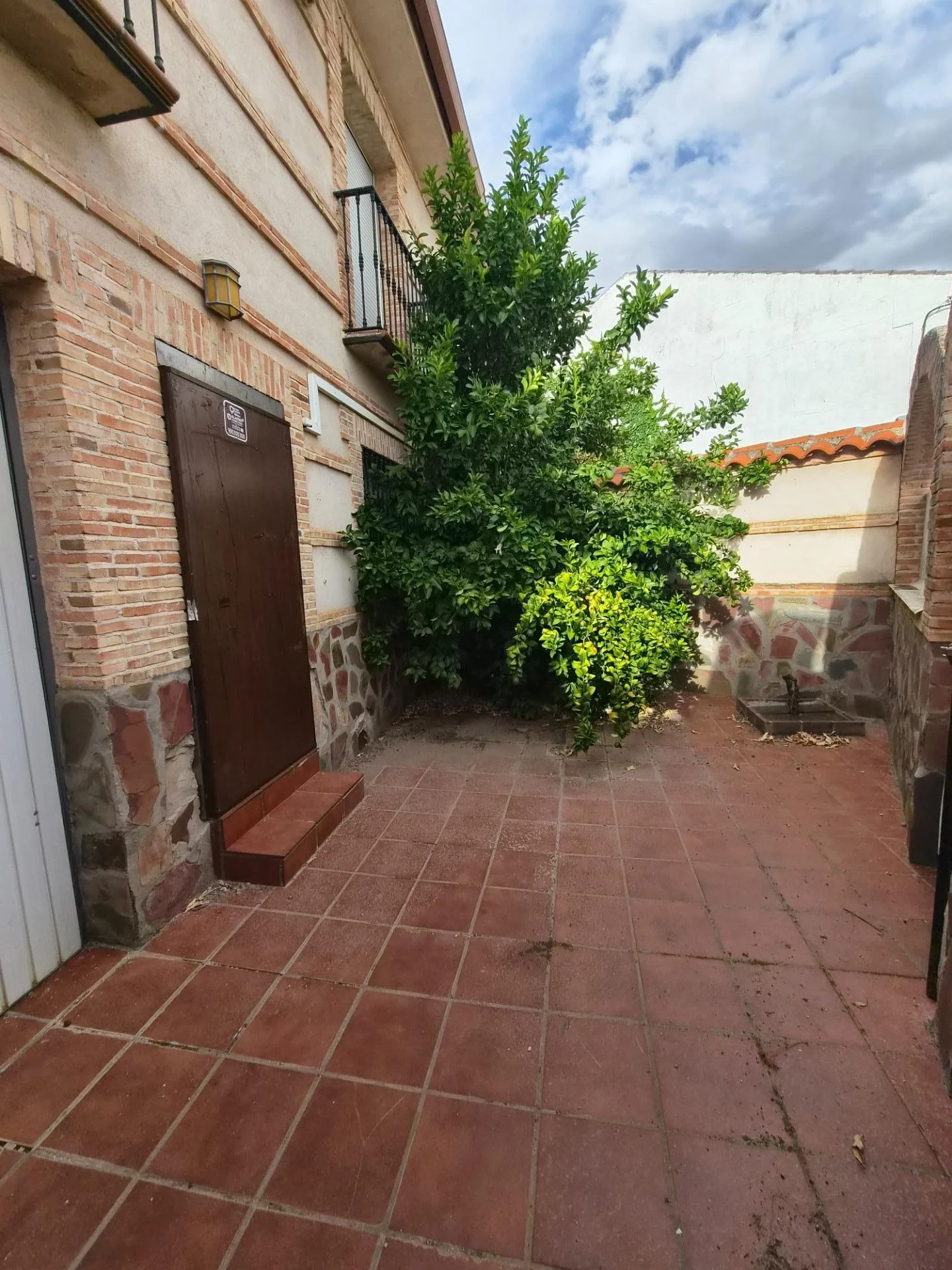 Two-storey townhouse with patio