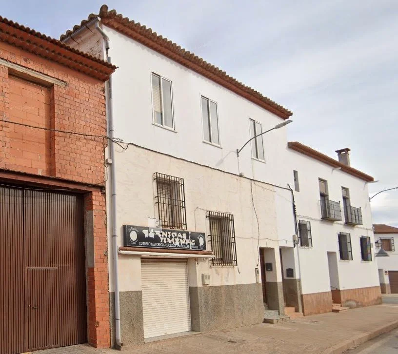 Adosado de tres dormitorios en Villanueva