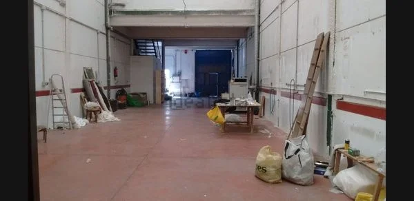 Industrial warehouse with offices, 364 m²