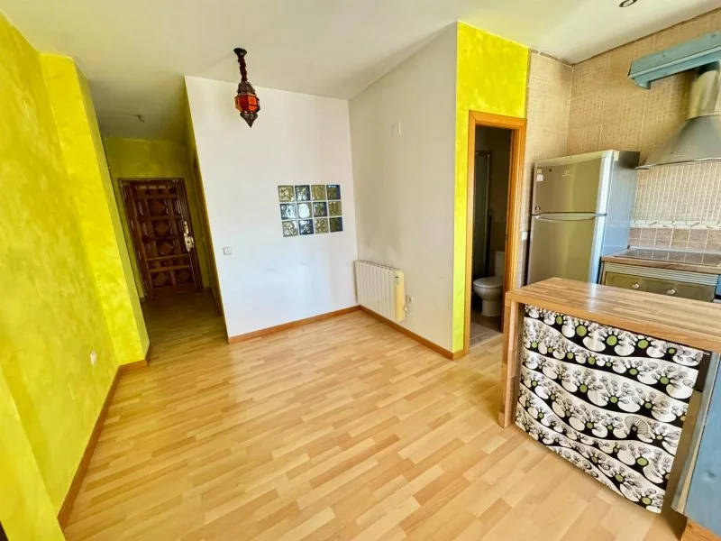 Good-condition Lupiana apartment, 48 m², balcony