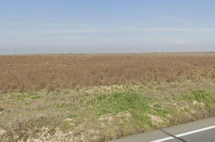 Rural plot near Noves, 10,000 m²