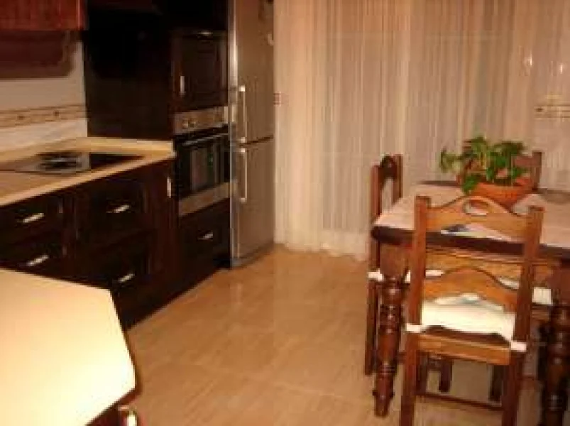 Adosado amplio con buhardilla y parcela