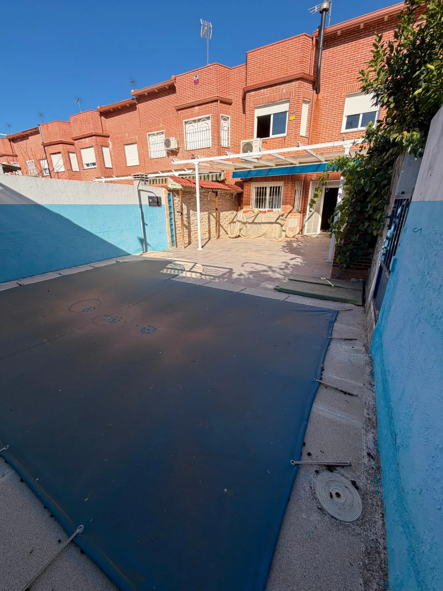 Adosado con piscina privada y cuatro dormitorios