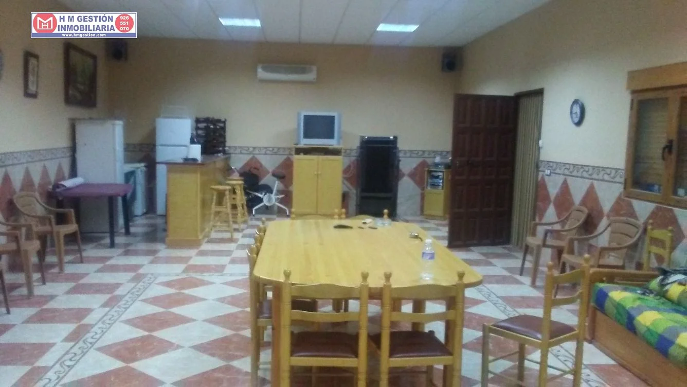Casa vallada con espacio para eventos