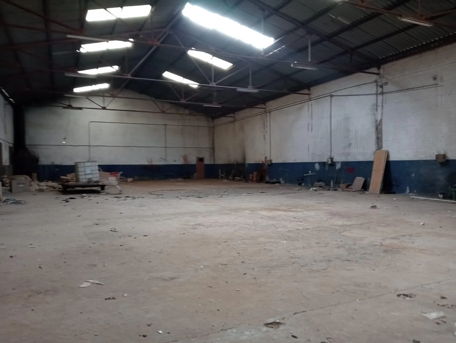 Industrial warehouse near motorway, 780 m²