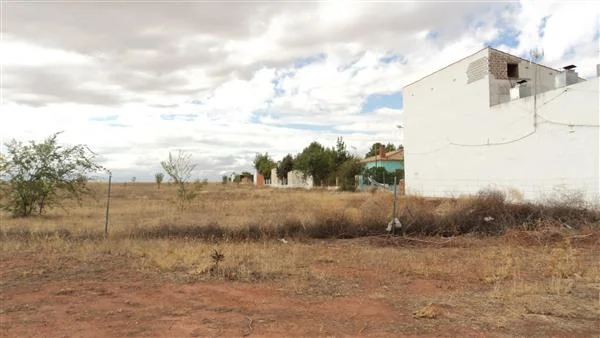 Parcela urbanizable junto a laguna