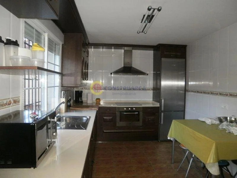 Four-bedroom chalet in Segurilla centre