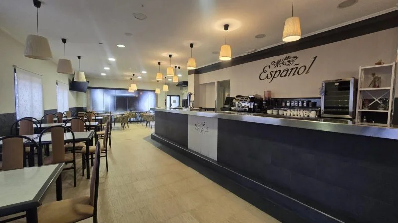 Reformed hotel with restaurant in centre