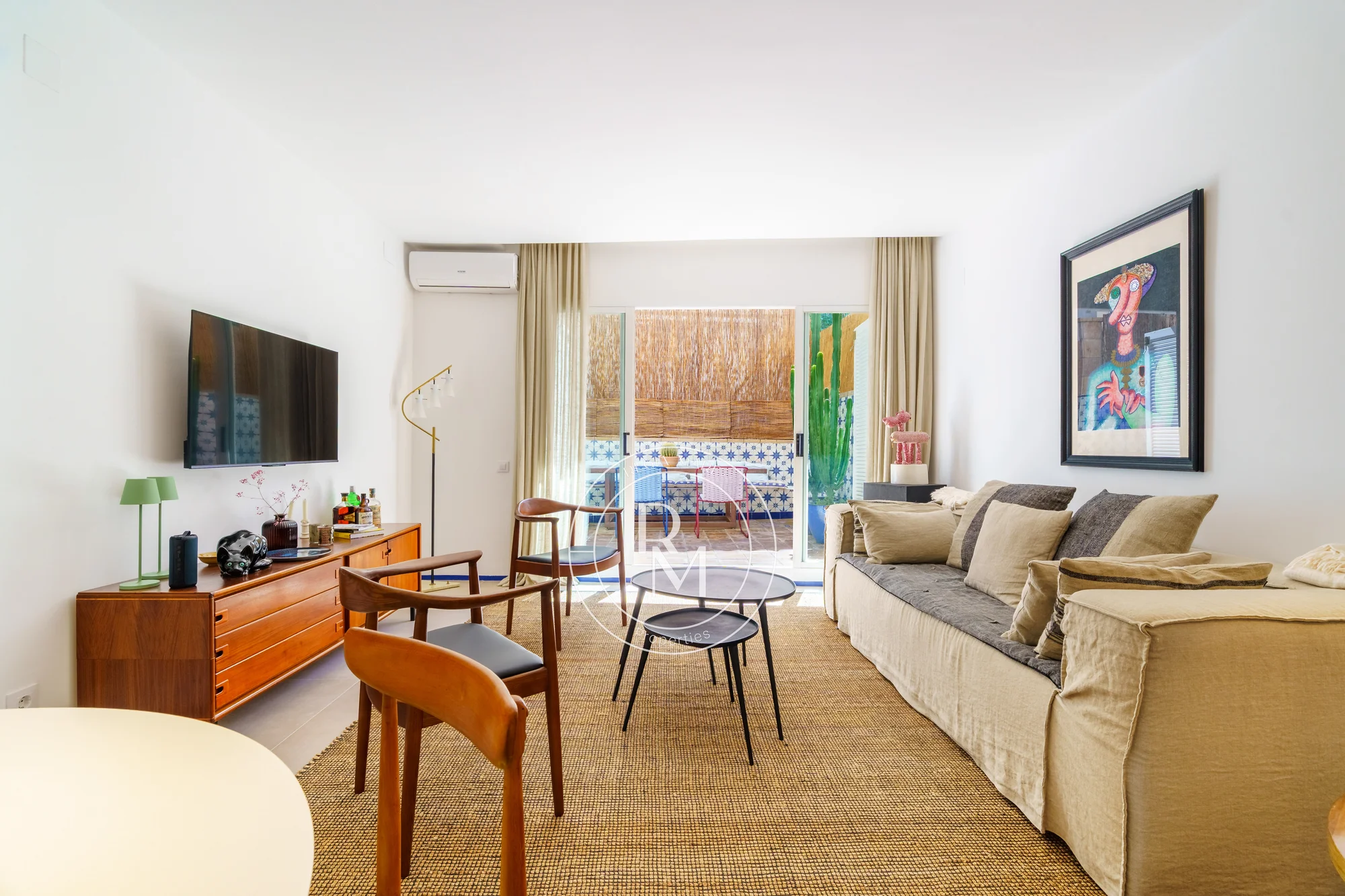Dúplex reformado en Sitges con terraza privada