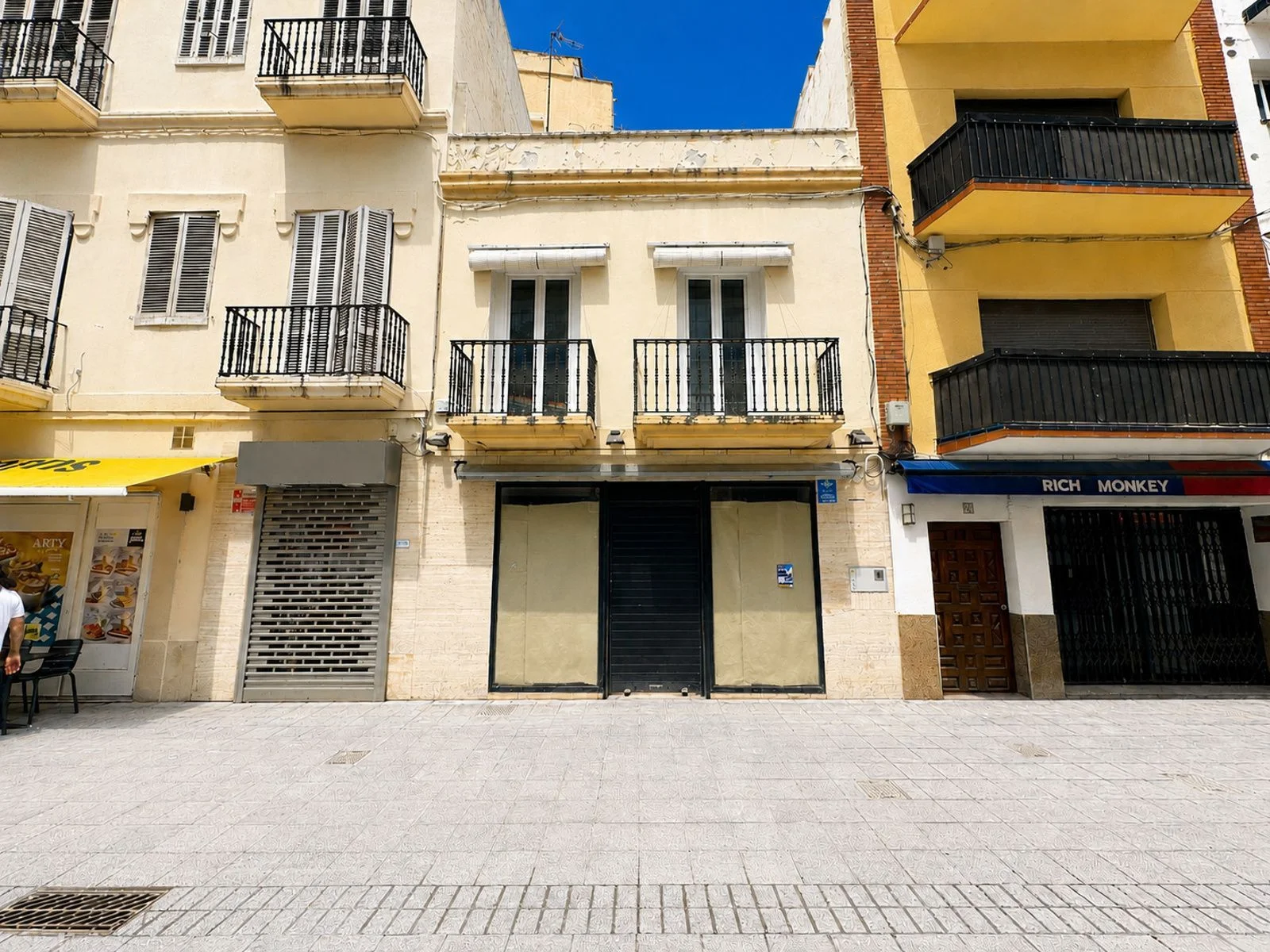 Local comercial reformado en Sitges