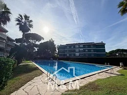 Piso de tres dormitorios en Gava Mar