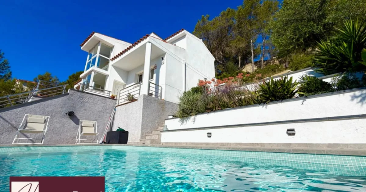 Villa reformada cerca de Sitges con piscina