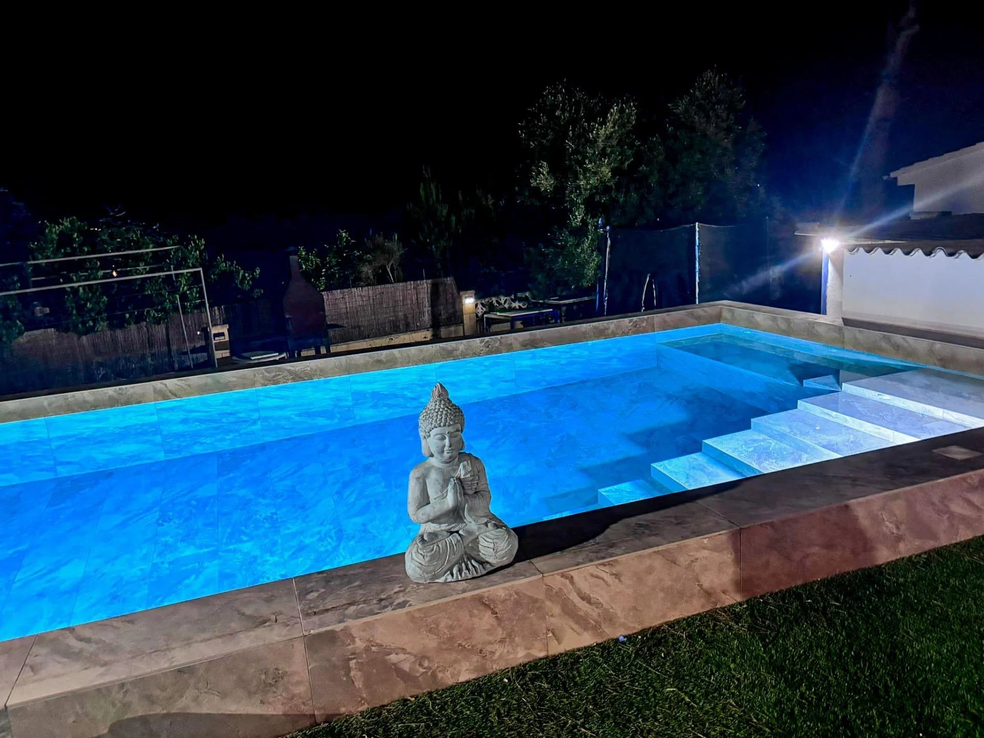 Rural house with pool near Vilanova