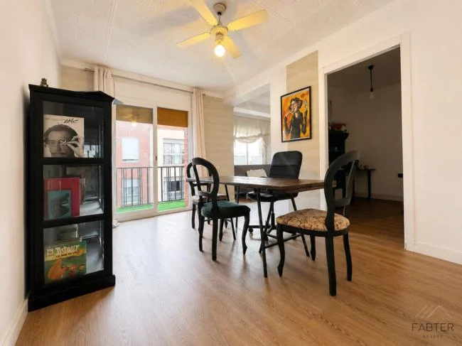 Bright fourth-floor flat, three bedrooms