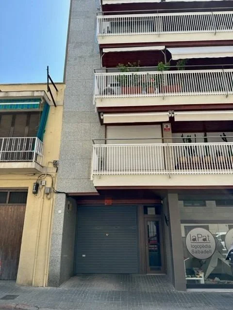 Seis plazas de garaje en el centro