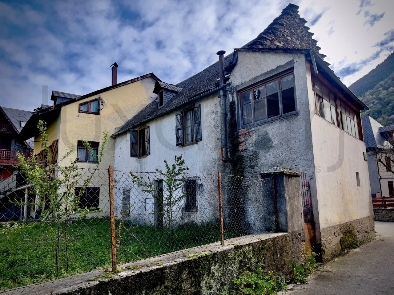 Casa céntrica en Les para reformar