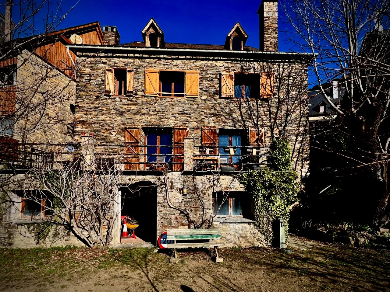 Casa tríplex en Montcorbau, seis dormitorios