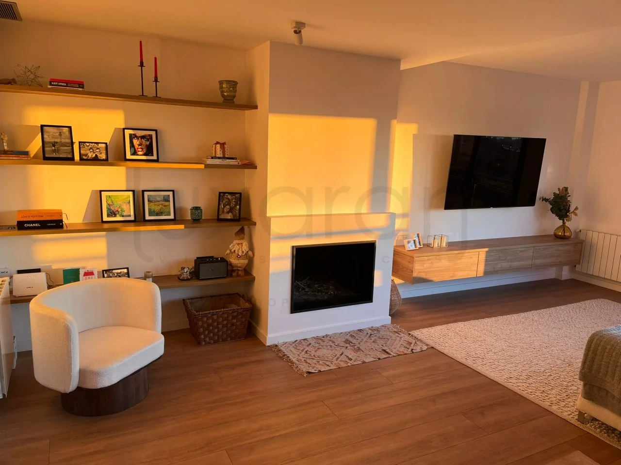 Renovated Cabrils townhouse with sea views