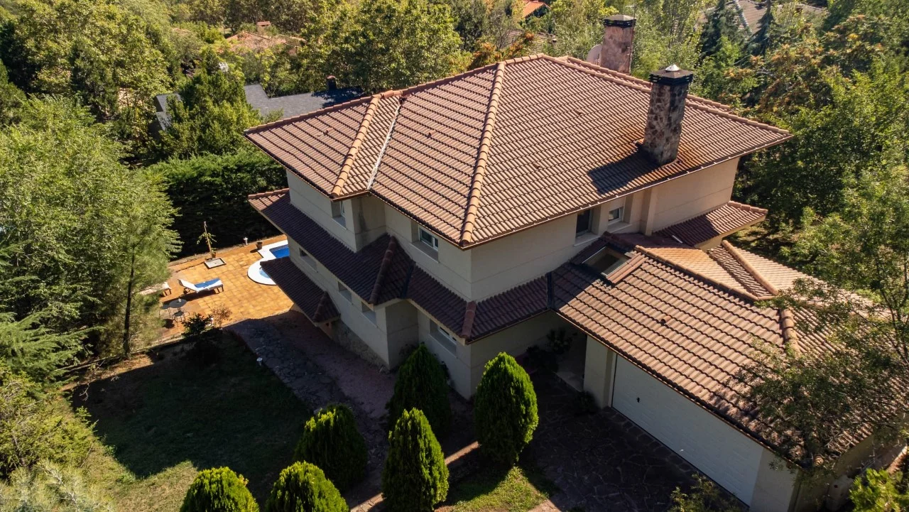 Large chalet with pool near Madrid