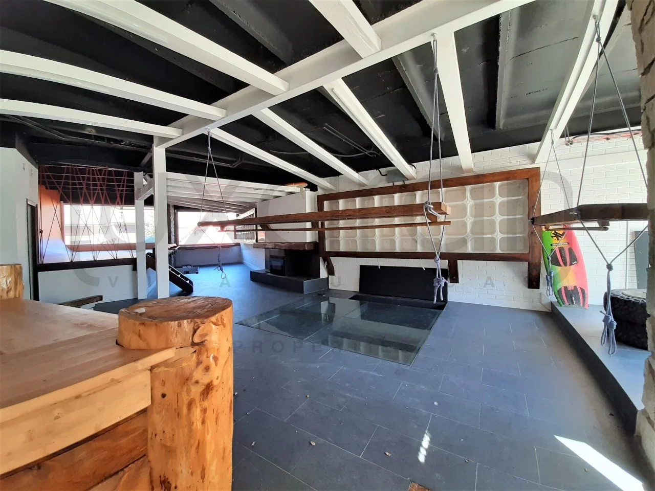 Local comercial con 124 m² interiores
