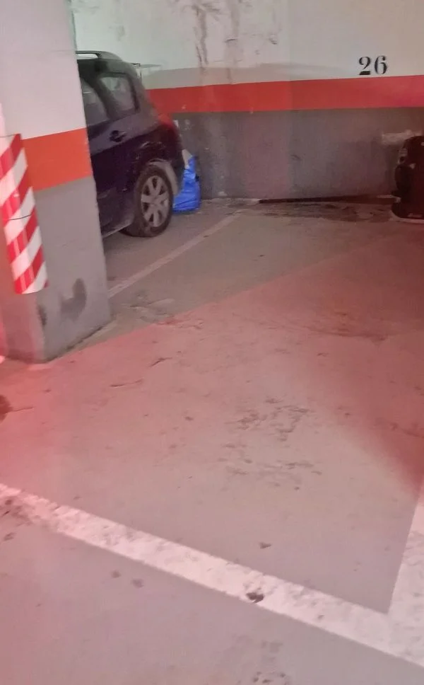 Small-car garage near Glòries