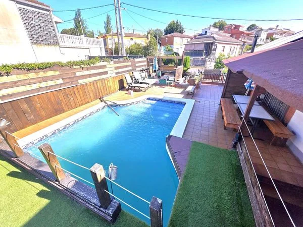 Detached Castellbisbal house with pool