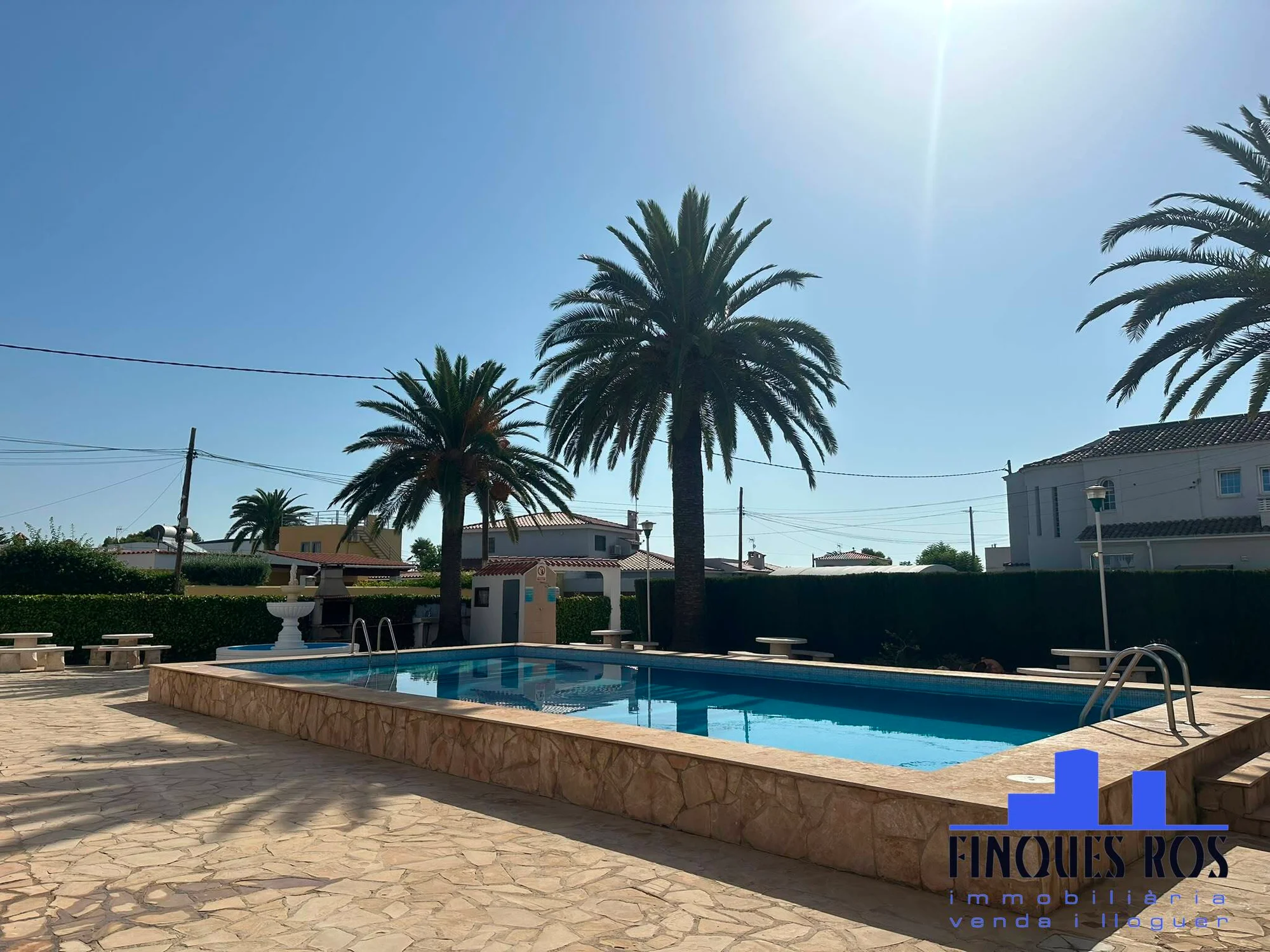 Apartamento costero de un dormitorio con piscinas