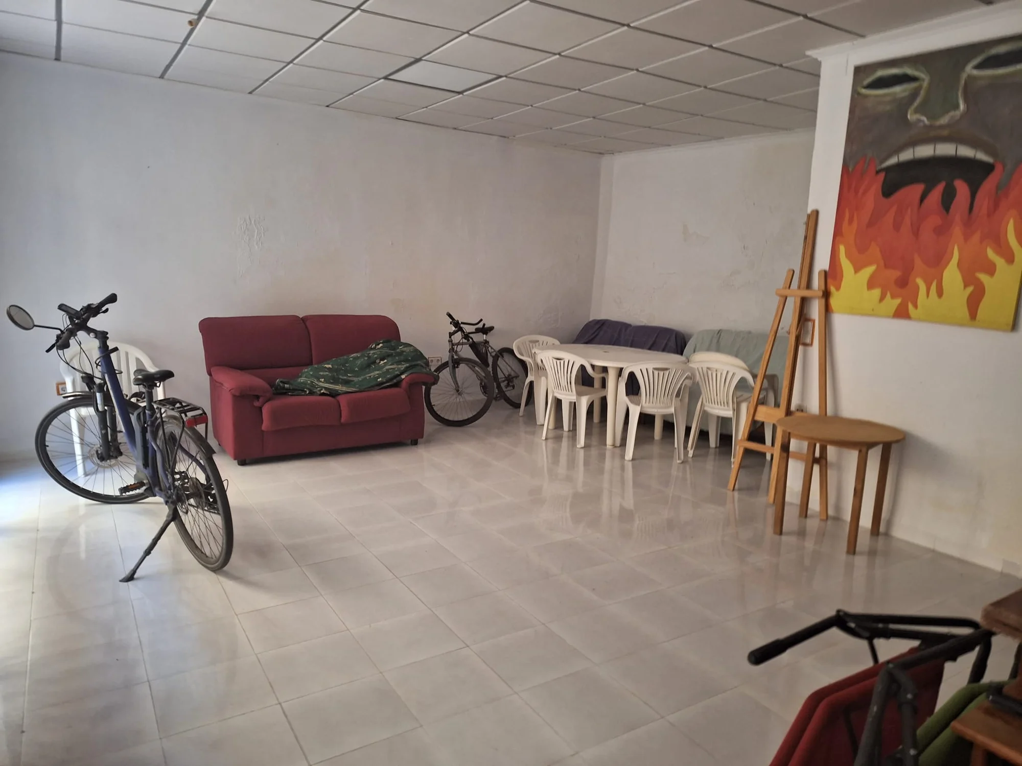 Casa céntrica de tres plantas y cuatro habitaciones