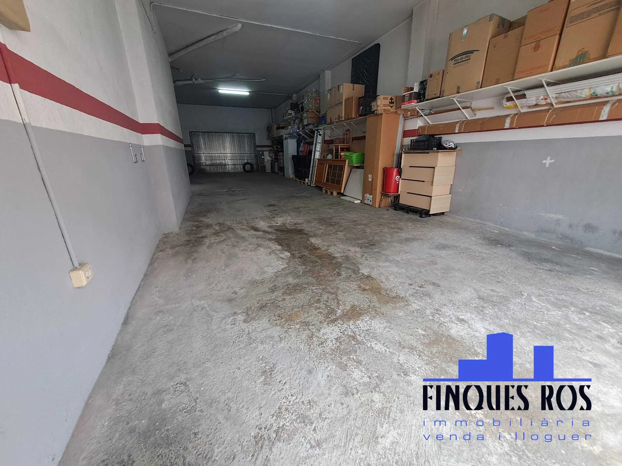 Large garage with commercial conversion potential