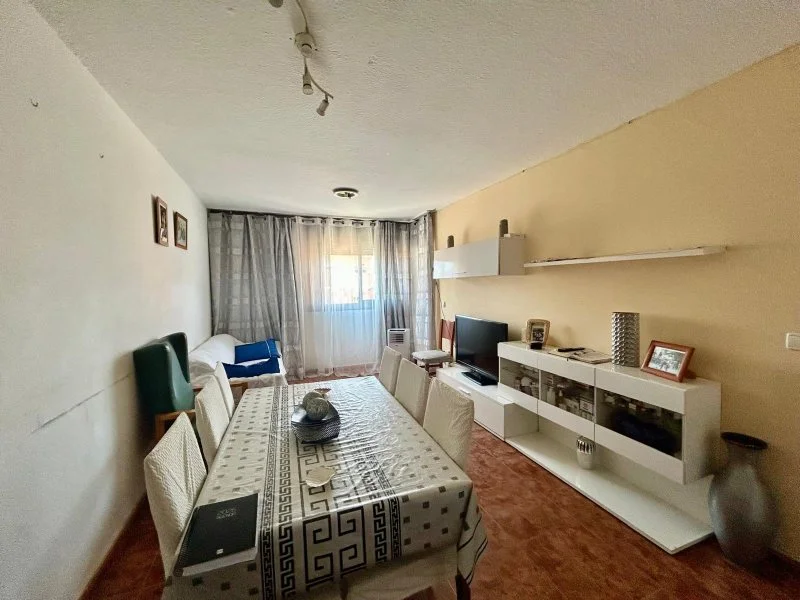 Piso protegido en La Mina, 3 habitaciones