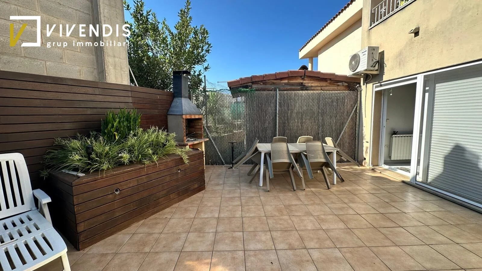Good-condition townhouse with three bedrooms