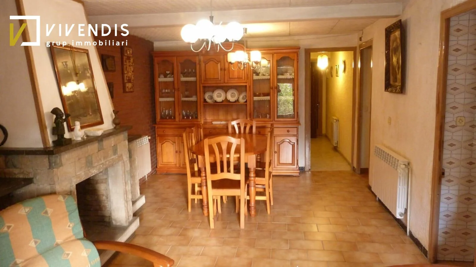 Casa de pueblo amplia con siete habitaciones