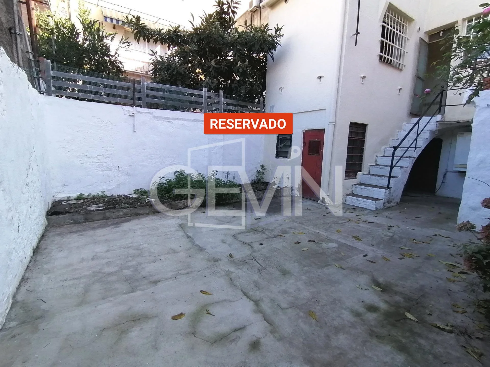 Ground-floor renovation flat, 5 rooms