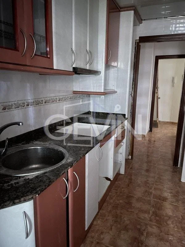 Piso de banco en planta baja, 4 habitaciones