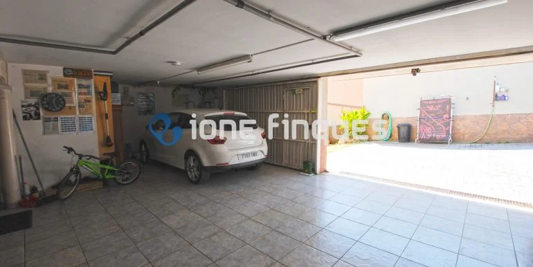 Amplia casa en Terrassa, cinco habitaciones