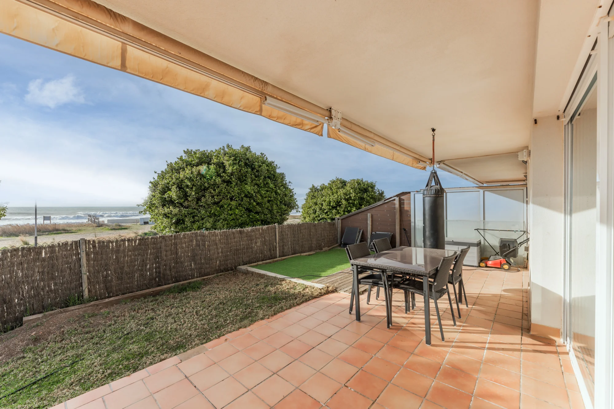 Apartamento en primera línea en Cubelles, cuatro dormitorios