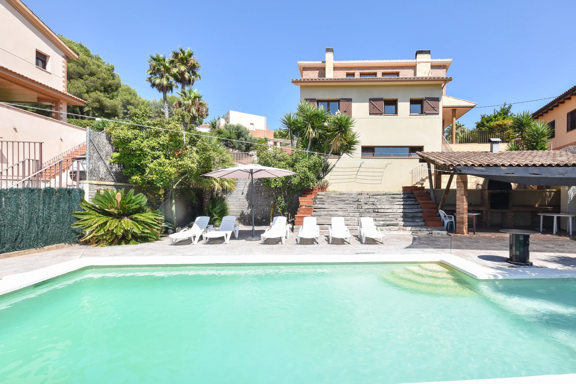 Villa con licencia turística y seis habitaciones
