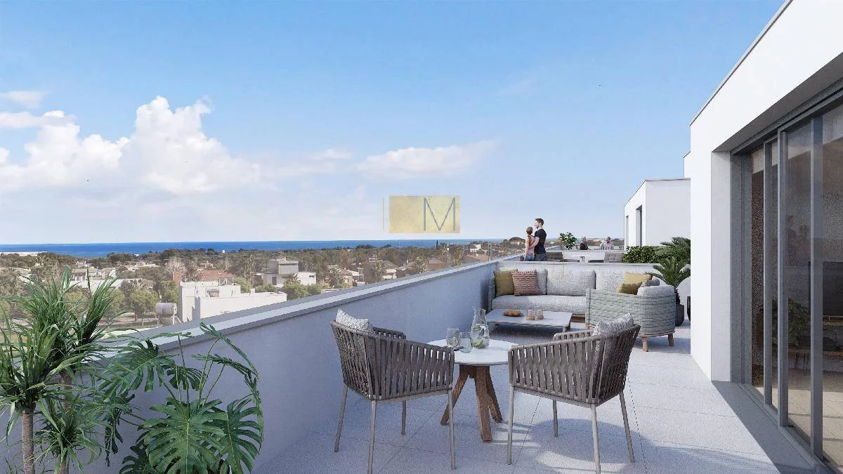 Ático nuevo con vistas al mar, cuatro habitaciones